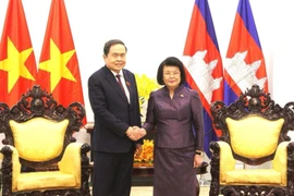 Le président de l'Assemblée nationale vietnamienne, Tran Thanh Manh et son homologue camdbodgienne Khuon Sudary. Photo: VNA