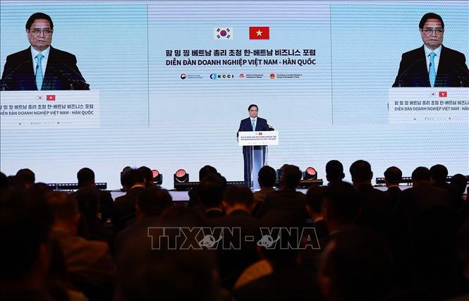 Le Premier ministre Pham Minh Chinh s'exprime lors du Forum d’affaires Vietnam-République de Corée. Photo: VNA