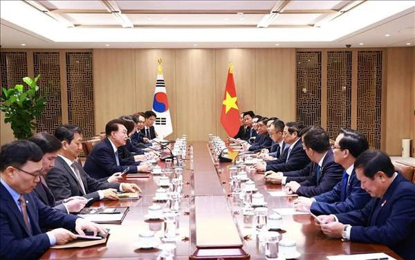 Le Premier ministre Pham Minh Chinh rencontre le président sud-coréen, Yoon Suk Yeol. Photo: VNA