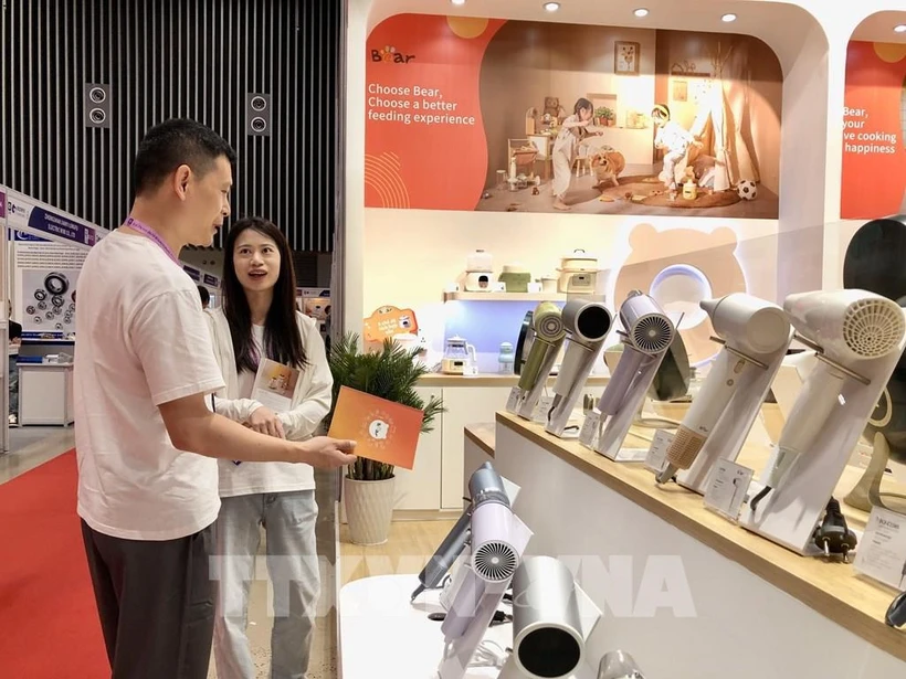 Ouverture du Salon international de l’électronique et des appareils intelligents 2024. Photo: VNA