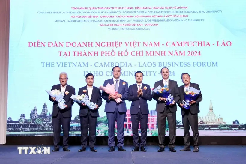 Les délégués au Forum d'affaires Vietnam-Cambodge-Laos de 2024. Photo: VNA