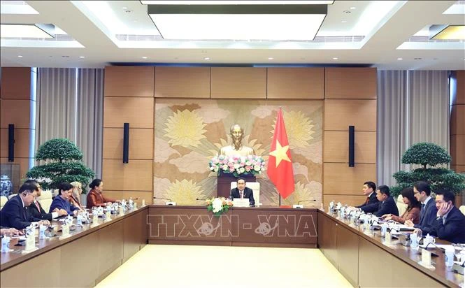 Le président de l’Assemblée nationale Trân Thanh Mân reçoit des ambassadeurs et chargés d'affaires des pays de l'ASEAN et du Timor-Leste. Photo: VNA