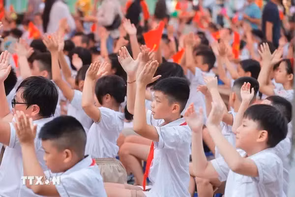 Les élèves du primaire de Gia Quât, arrodissement de Long Biên. Photo: VNA