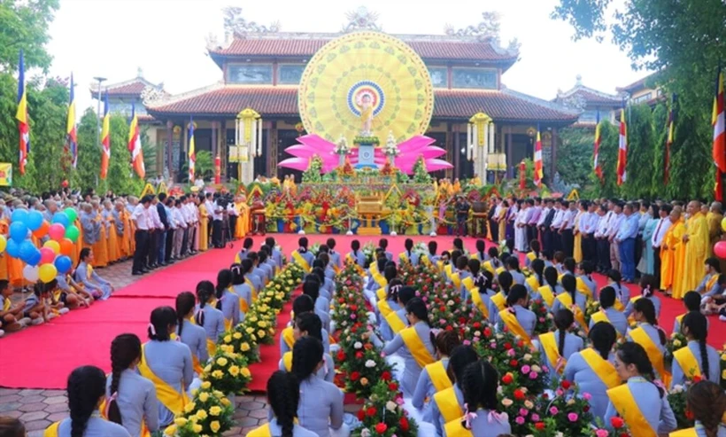 Célébration du 2.566e anniversaire de Bouddha à Huê (au Centre). Photo: VNA