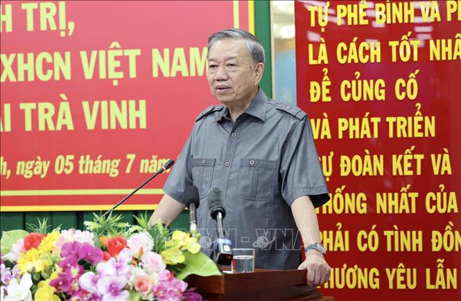 Le président Tô Lâm s'exprime lors d'une séance de travail avec les autorités de la province de Tra Vinh. Photo: VNA