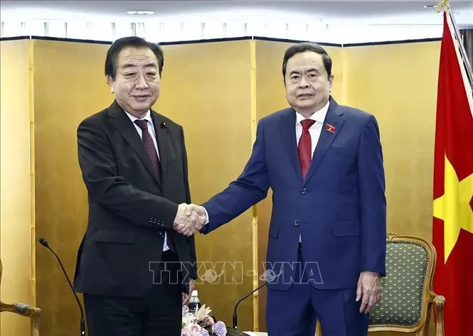 Le président de l'Assemblée nationale, Trân Thanh Mân, rencontre le président du Parti démocrate constitutionnel du Japon, Noda Yoshihiko. Photo: VNA