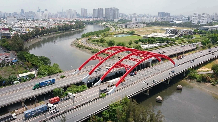 Le pont Ong Lon sur le boulevard Nguyên Van Linh, zone urbaine de Phu My Hung, à Hô Chi Minh-Ville. Photo: VNA