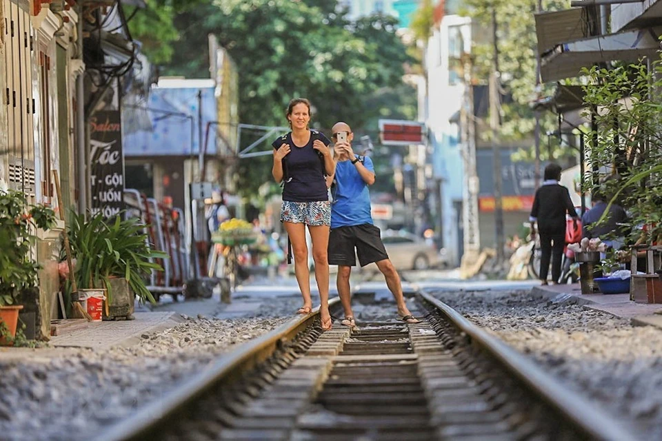 La rue du train relie la rue Kham Thien au carrefour Giai Phong - Dai Co Viet.