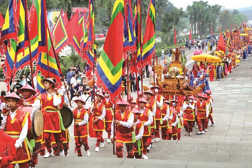 La Fête des temples des rois fondateurs Hung est organisée le 10e jour du 3e mois lunaire dans la province de Phu Tho, attirant un grand nombre de visiteurs. Photo: VNA