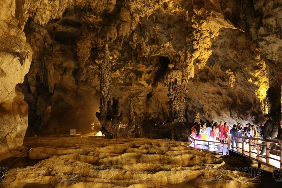 La grotte de Nguom Ngao est située dans la commune de Dam Thuy, district de Trung Khanh, province de Cao Bang (Nord), est l'une des nombreuses merveilles souterraines du Vietnam. Photo: VNA