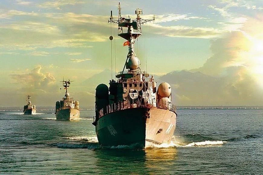 Après la corvette de missiles de classe Tarantul (projet 1241 RE), la Marine populaire vietnamienne continue d’importer de Russie, quelques corvettes lance-missiles Molniya (projet 1241.8) pour intensifier la puissance de leurs forces navales.