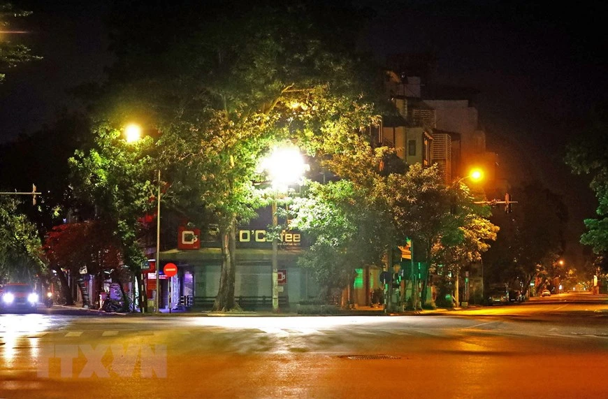 Les rues Hai Ba Trung et Cua Nam désertées. Photo : VNA