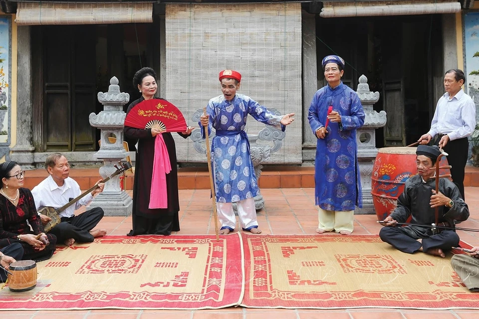  Le village de Khuốc, l'un des berceaux du chèo, conserve encore les mélodies traditionnelles de cet opéra folklorique du Nord du Vietnam