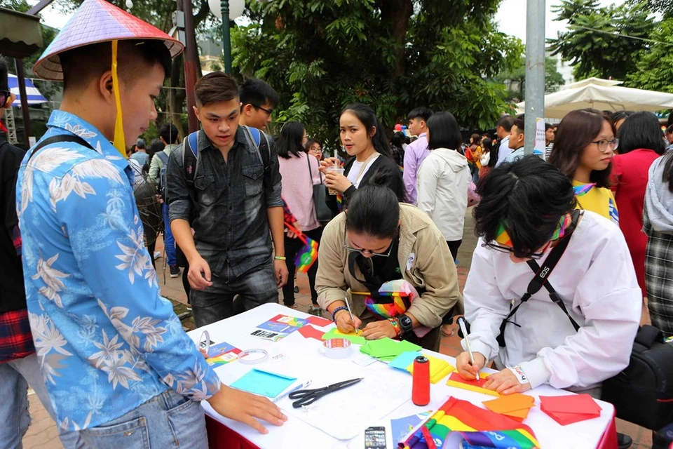 Une activité festive lors du Festival Hanoi Pride 2018.