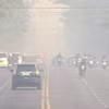 Des fumées provenant des incendies de forêt enveloppent Palangka Raya, dans la province de Kalimantan central, en Indonésie. Photo : Xinhua/VNA
