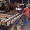 Transformation de bois issu de forêts de plantation dans une entreprise de Bac Ninh. Photo : VNA