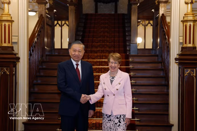 Le secrétaire général du Parti et président vietnamien To Lam et la gouverneure de la Nouvelle-Galles du Sud, Margaret Beazley. Photo : VNA
