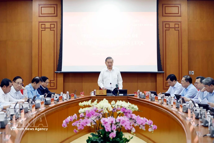 Le Comité directeur central chargé du développement des science, des technologies, de l’innovation et de la transformation numérique a tenu une réunion thématique consacrée aux technologies stratégiques. Photo : VNA