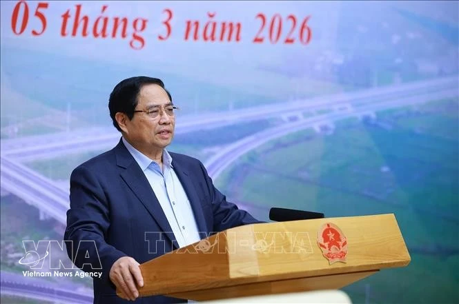 Le Premier ministre Pham Minh Chinh prend la parole lors de la réunion. Photo : VNA