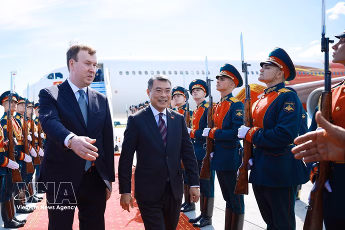 Le Premier ministre Le Minh Hung à Kazan pour le Sommet commémoratif ASEAN-Russie. Photo : VNA