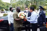 Le président de Sierra Leone visite l'Institut du riz du delta du Mékong