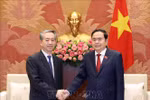 Le président de l'Assemblée nationale, Tran Thanh Man (droite), et l'ambassadeur de Chine au Vietnam, Xiong Bo, le 5 août à Hanoï. Photo: VNA