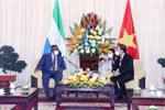 Le président du Comité populaire de Hô Chi Minh-Ville reçoit le président de Sierra Leone
