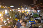 Le marché nocturne aux fleurs de Quang An s’anime avant le 8 mars
