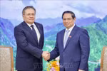 Le Premier ministre Pham Minh Chinh (droite) et Alexeï Likhatchev, directeur général de la Société nationale d'énergie atomique Rosatom. Photo: VNA