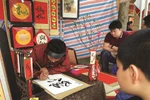 Estampes populaires et calligraphies, chef-d’œuvres de décoration du Têt