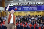 Le président du Timor Leste, José Ramos-Horta, rencontre les étudiants de l'Académie diplomatique à hanoi. Photo: VNA