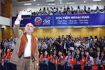 Le président du Timor Leste, José Ramos-Horta, rencontre les étudiants de l'Académie diplomatique à hanoi. Photo: VNA