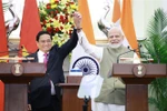 Le Premier ministre Pham Minh Chinh (à gauche) et son homologue indien Narendra Modi, à New Delhi, le 1er août. Photo: VNA