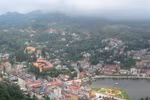 Le petit bourg de Sa Pa dans les nuages. Photo : VNA