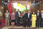 Une délégation du Parti communiste français visite à Bac Ninh