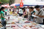 Exposition de livres sur le Renouveau et le développement du Vietnam 