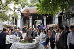 Le président français se rend dans le Vieux quartier de Hanoï