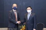 Le président de l’AN Vuong Dinh Hue rencontre les dirigeants de Siemens Energy AG