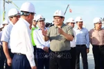 Le Premier ministre Pham Minh Chinh sur le chantier de Centre national des expositions. Photo : VNA