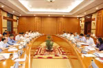 Le secrétaire général et président To Lam préside la réunion de la permanence de la sous-commission des documents du 14e Congrès du Parti. Photo : VNA