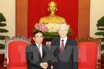 Les dirigeants vietnamiens reçoivent le vice-président laotien Phankham Viphavanh