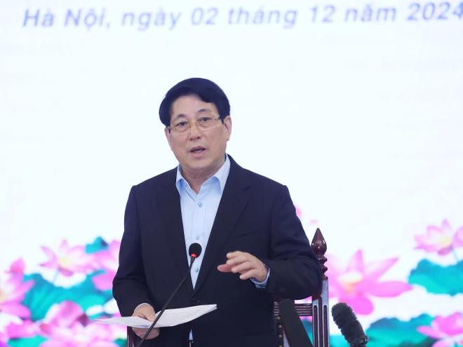 Le président de la République, Luong Cuong, s’exprime lors de la séance de travail avec la Cour populaire suprême, le 2 décembre. Photo : VNA président luong cuong vna.webp