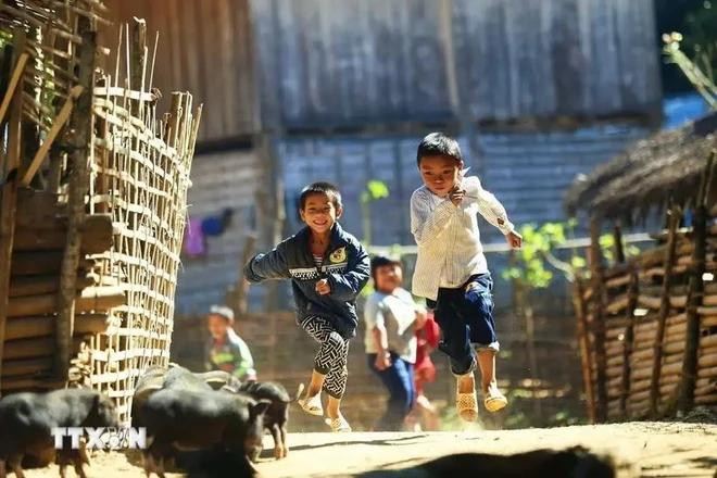 Le Vietnam se classe désormais 54e sur 166 pays dans l’indice de développement durable, progressant d’une position par rapport à 2023. Photo : VNA droits de l'enfant.webp