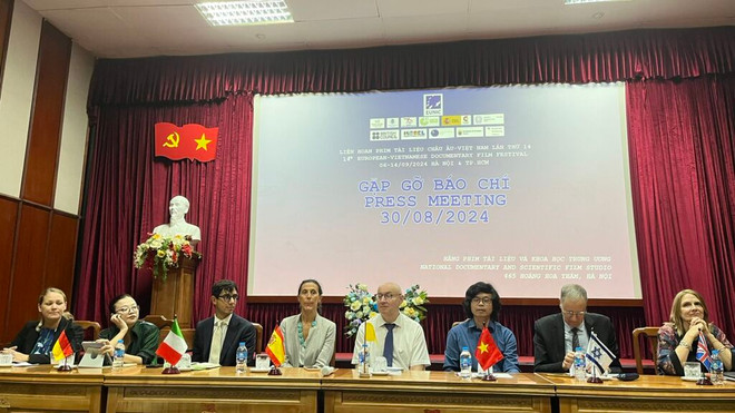 Conférence de presse sur le 14e Festival du film documentaire Europe - Vietnam. Photo : CVN Conférence de presse s.jpg