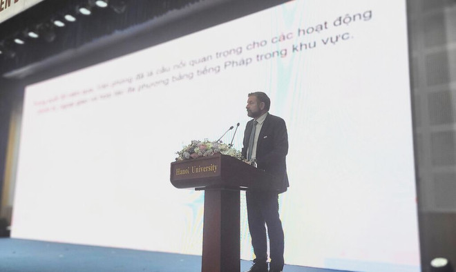 Edgar Doerig, représentant régional Asie-Pacifique de l'OIF, prend la parole lors de la table-ronde "Développement du tourisme durable : opportunités et défis", à Hanoi, le 21 septembre. Photo: CVN Edgar Doerig.jpg