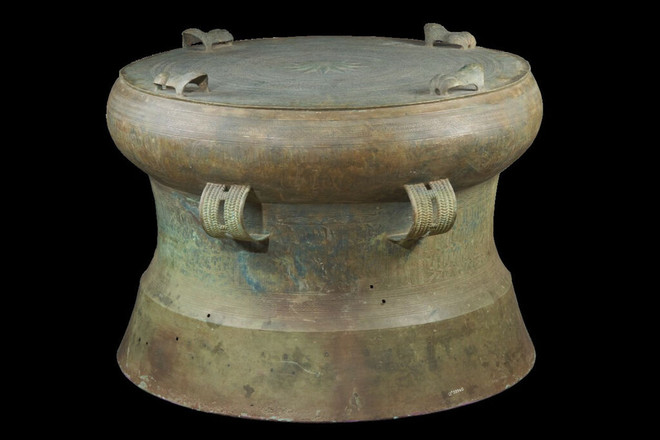 Photo : CTV/CVN tambour en bronze de Sao Vàng.jpg