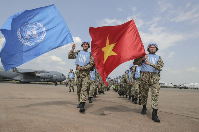 Le 2 octobre 2018, plus de 30 premiers personnels médicaux vietnamiens sont arrivés au Soudan du Sud pour mener à bien la mission de maintien de la paix des Nations unies. Photo : VNA Soudan du Sud.webp