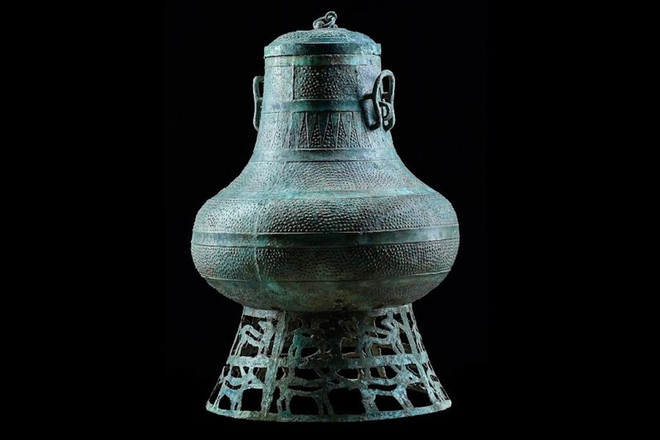 Photo : CTV/CVN vase en bronze de Dông Son.jpg