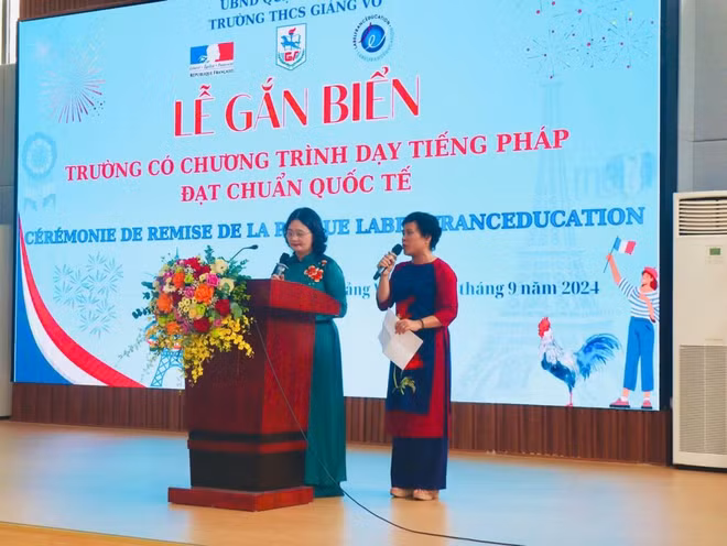 directrice du collège Giang Vo.jpg