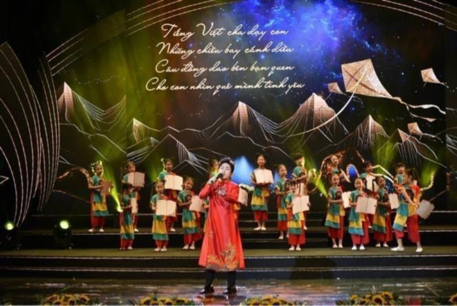 Programme artistique célébrant la Journée de la langue vietnamienne. Photo: VNA opera.jpg